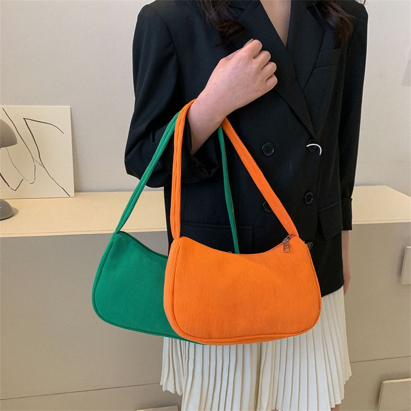 Borsa a tracolla da donna piccola in velluto a coste, nuova moda primavera estate 2023, lotto misto_voghion.com