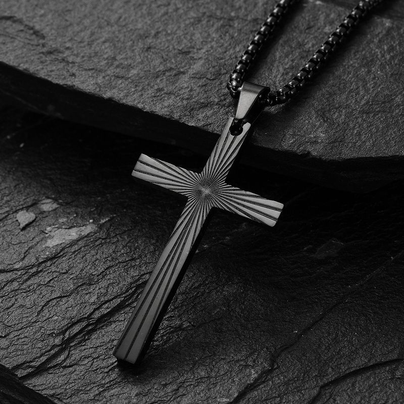 Collar con colgante simple de cruz de luz de refracción de acero inoxidable y joyería de acero de titanio_voghion.com