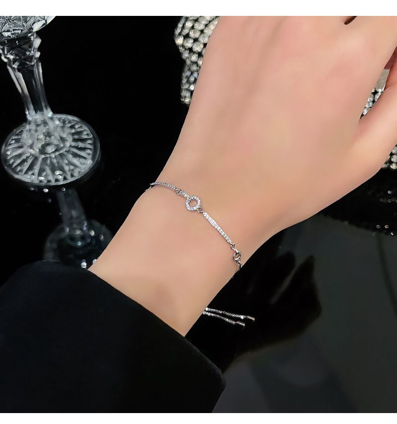 Bracelet de perles de niche de luxe léger pour femmes, design avancé, bracelet en zircon à fleurs assorti, bijoux à la main_voghion.com