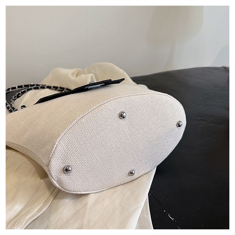2024 Nuova borsa tote coreana grande capacità borsa a tracolla a contrasto di colore borsa alla moda borsa a cestino con tracolla a catena borsa a tracolla alla moda_voghion.com