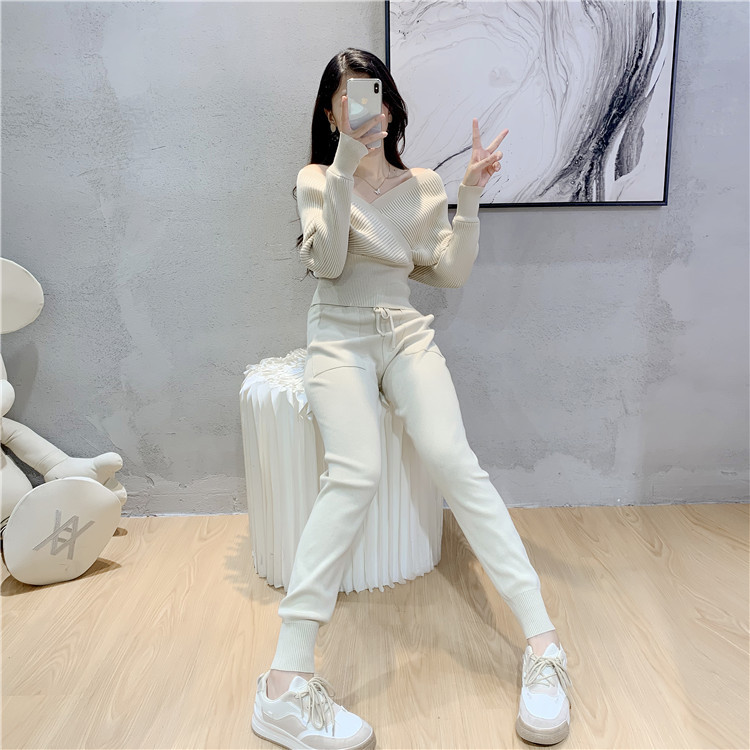 Women's small double V-neck sexy off-the-shoulder short temperament fashion suit knitted two-piece set_voghion.com