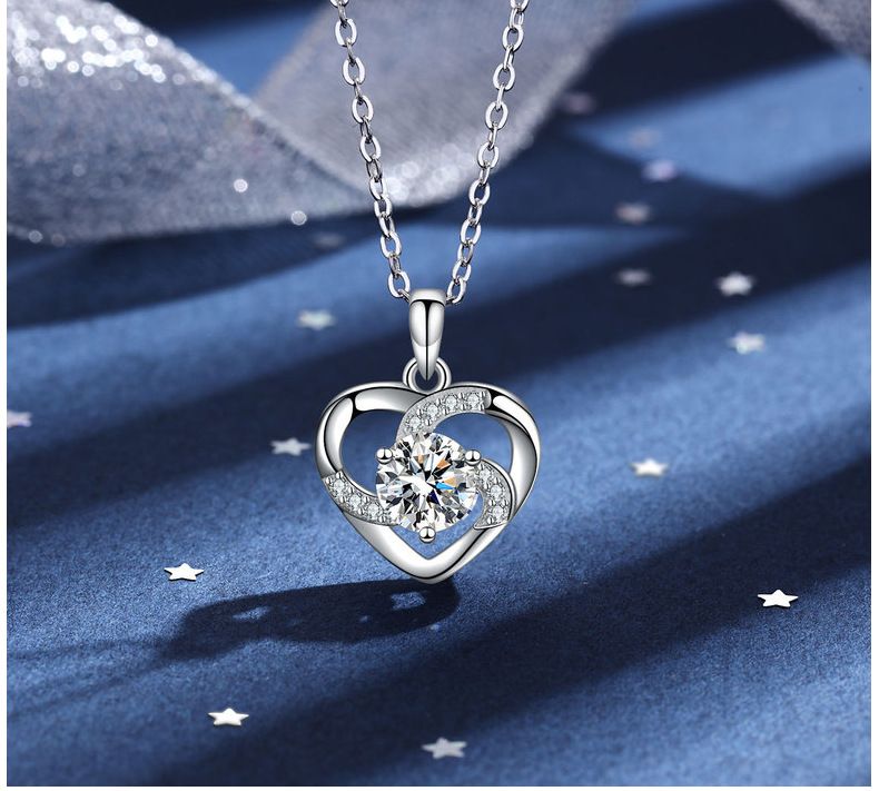 Collana in argento sterling con ciondolo a forma di cuore con diamanti in catena corta per clavicola e moissanite_voghion.com