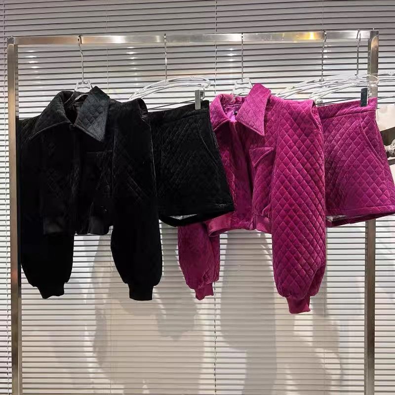 Mädchen Winter neuer gesteppter Diamantanzug Xiaoxiang dreidimensionaler Schulterdiamant-Samt-Kurzjacke + Shorts-Anzug_voghion.com