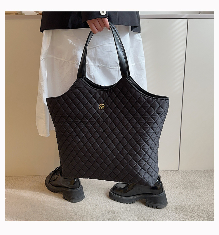 Borsa a tracolla di grande capacità da donna con filo da ricamo Lingge 2023 borsa a tracolla per pendolari di nuova moda popolare borsa tote portatile all-match_voghion.com