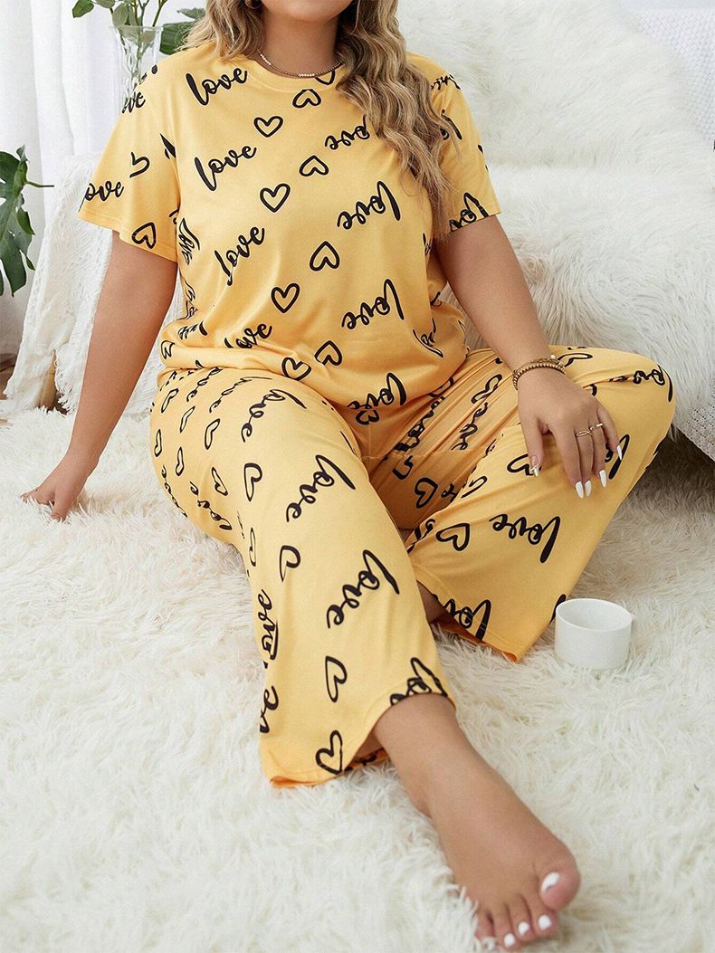 Kadınlar için İç Giyim ve Pijama tarzı ev giyim, büyük beden ve şişman aşk baskılı yuvarlak yakalı kısa kollu pantolon takımı_voghion.com