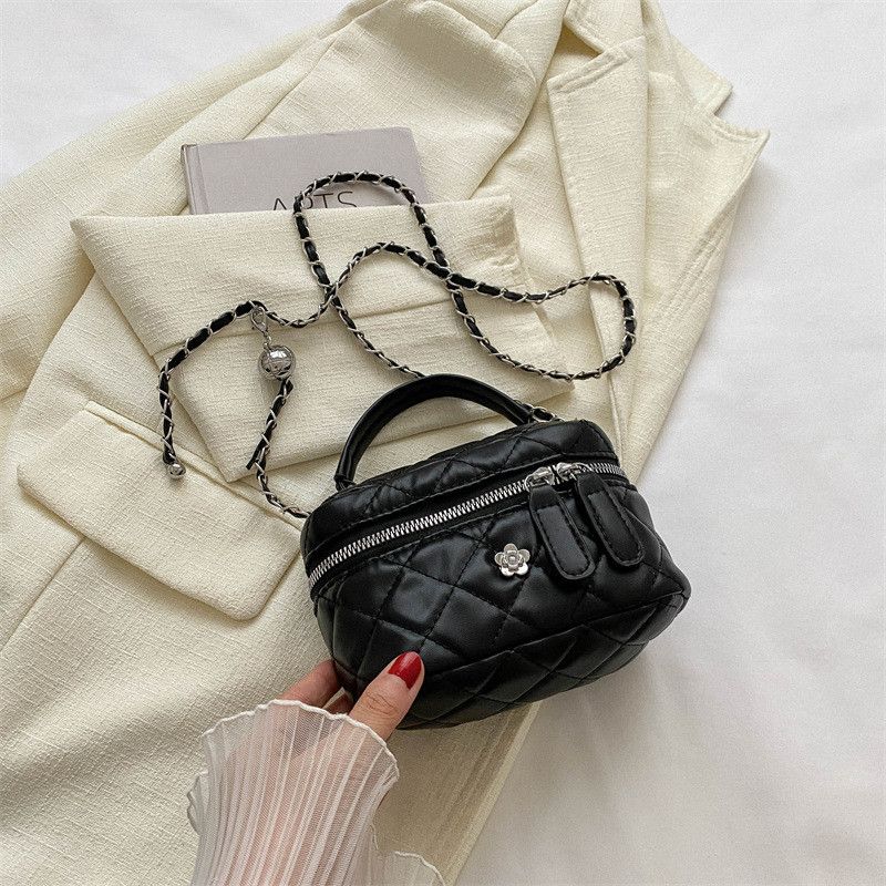 Gesteppte Nähte Mode Mini Frauen Handtasche 2024 Sommer Neue Trendy Schulter Crossbody Lippenstift Tasche_voghion.com