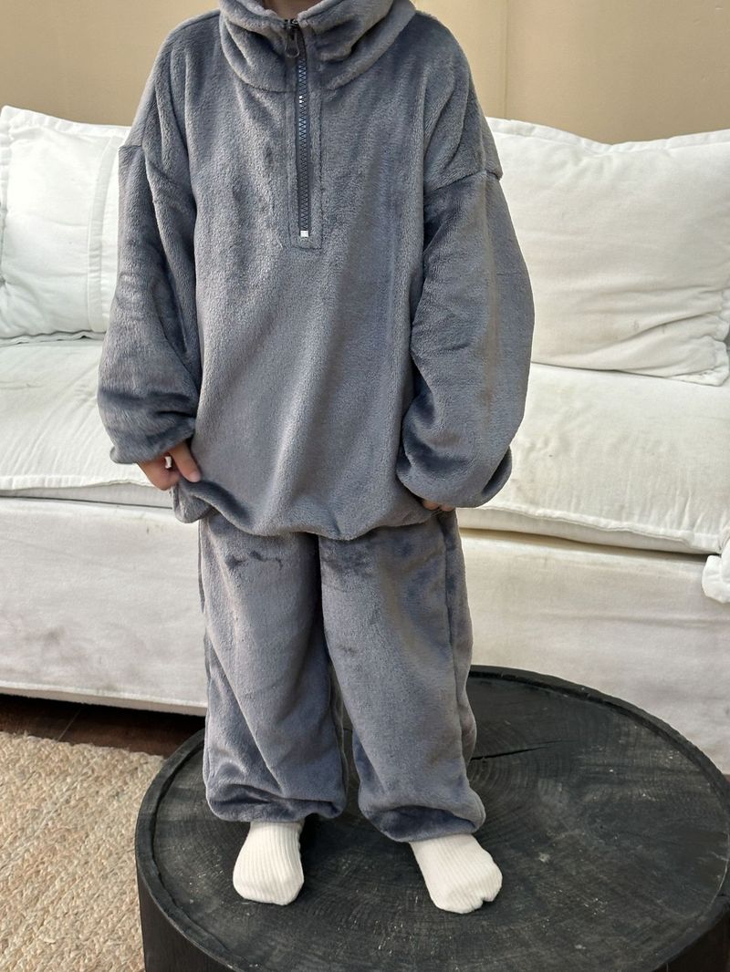 El terciopelo coralino del bebé del otoño/invierno de los muchachos de los pijamas de la franela de los niños fijó Homewear de las muchachas de los niños_voghion.com