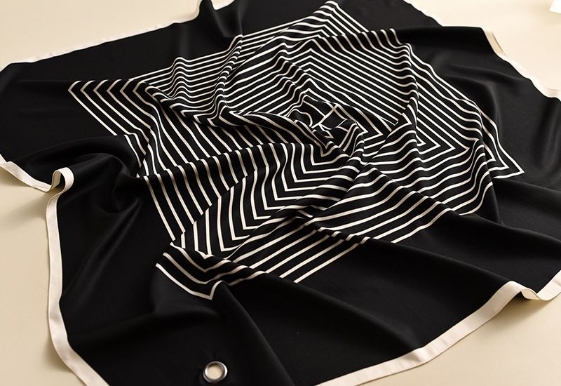 Stile coreano Primavera Autunno Imitazione Striscia di seta 90 Quadrati con calore traforato e protezione solare Sciarpa classica semplificata_voghion.com