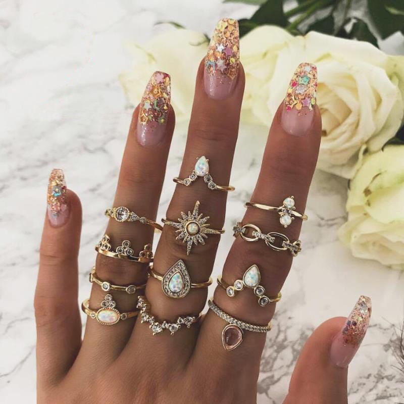 Zespuntige stervormige kroondruppel met imitatie-opaal, water en diamant ingelegd, set van 12 ringen en handstukken_voghion.com