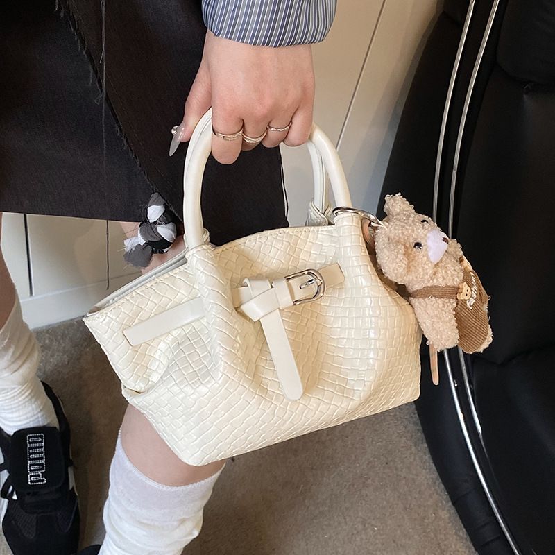 Borsa a tracolla piccola e versatile, super popolare, da portare a mano, per l'estate 2025, nuova moda per le donne_voghion.com