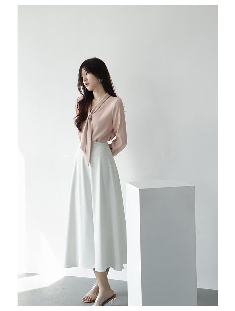 Design ispirato alle maniche lunghe per le donne nella primavera autunno 2024, con nuovo stile di colletto a nastro e sensazione di alta qualità,_voghion.com