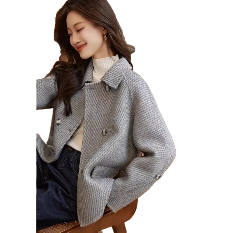 Cappotto doppiopetto ampio e semplice alla moda invernale 2025 con revers in lana grigia per donna_voghion.com