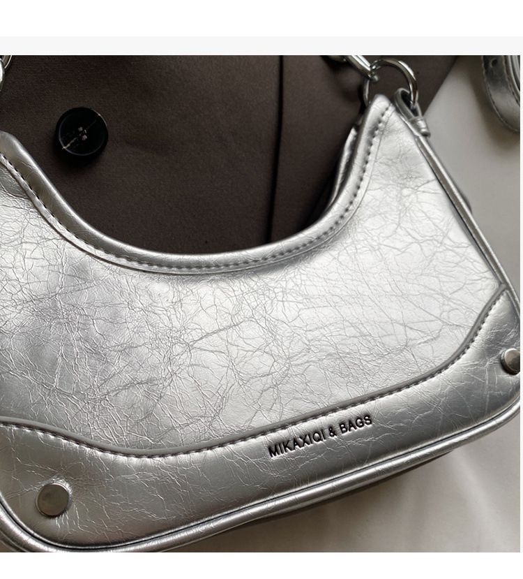 Borsa a tracolla con catena alla moda_voghion.com