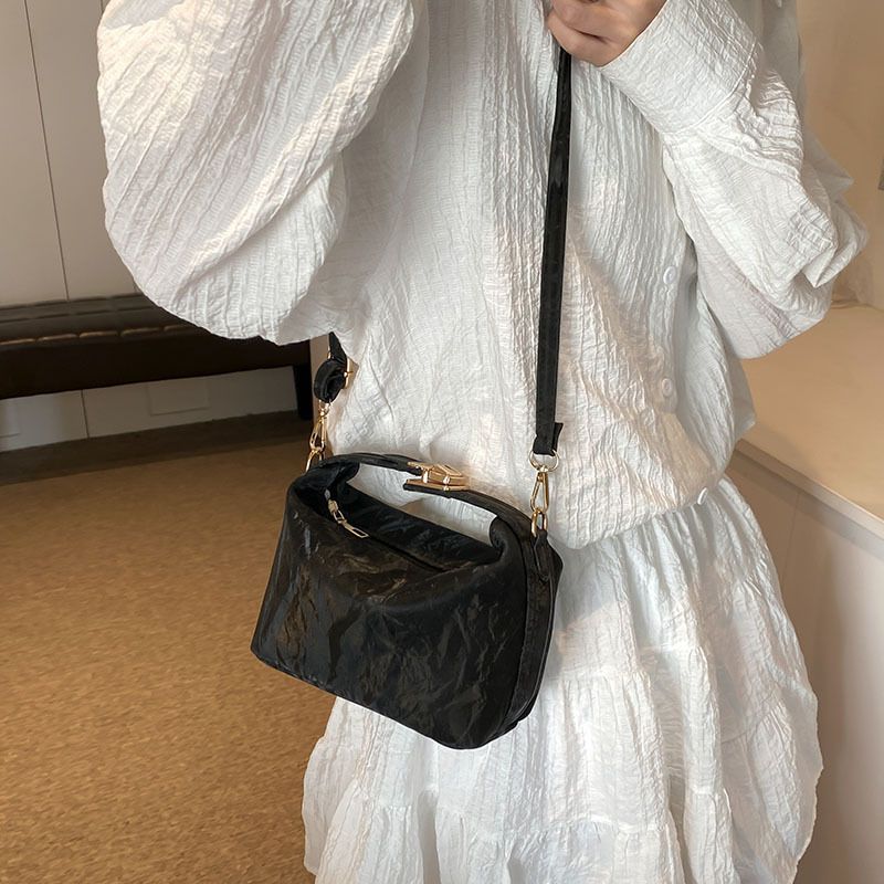Borsa a tracolla elegante, semplice e bella, con tracolla a cuscino, nuova moda 2024 per donna_voghion.com