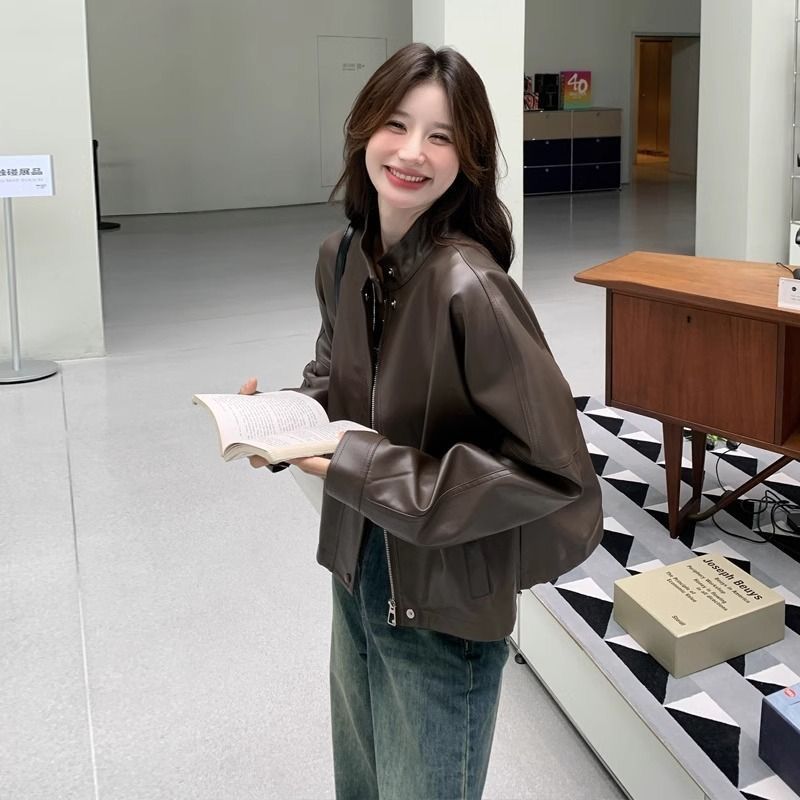 Manteau en cuir marron pour femme 2025 Nouvelle veste de moto courte tendance style américain cette année_voghion.com