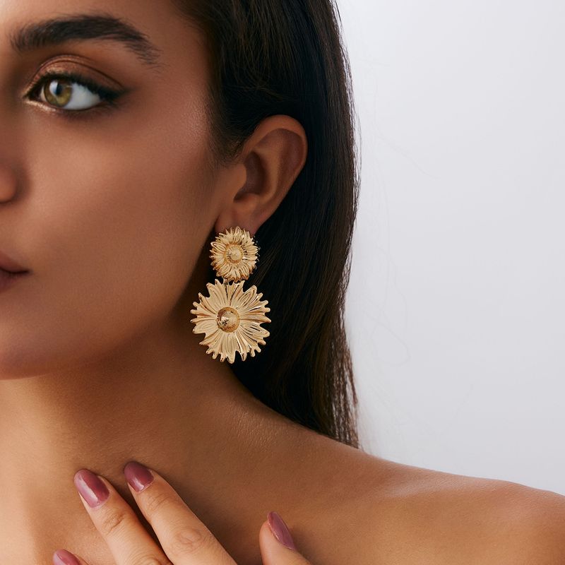 Orecchini pendenti con perle e girasole plissettati, linea di moda Ins, clip per orecchini a clip_voghion.com