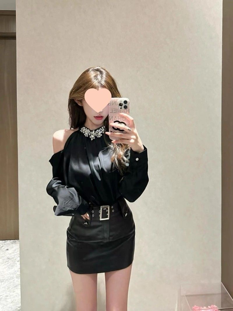 GraceChic GraceChic Heavy Embellished Rhinestone Halter Off-Shoulder Blouse For Women Spring And Autumn New High-Waisted Bodycon Leather_voghion.com