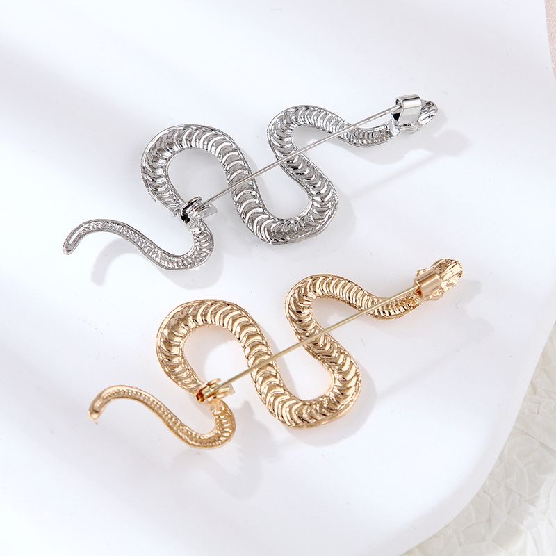 exaggerated snake brooch retro personality fashion geometric python badge coat pin decoration female_voghion.com