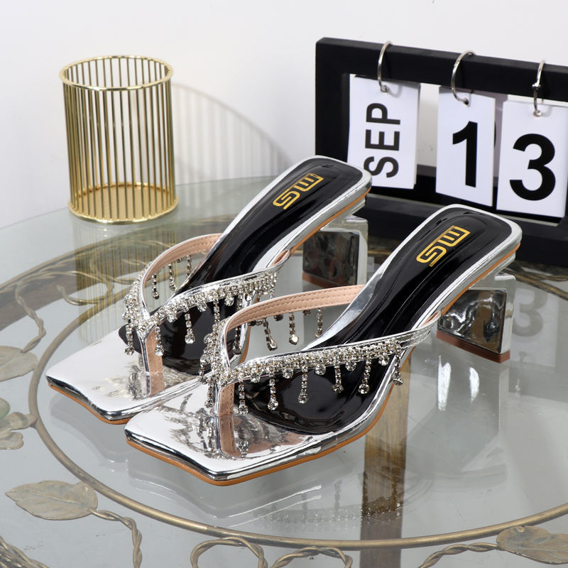 Tongs à chevrons à la mode 2024 avec clips, talons épais, chaînes en strass pour vêtements d'extérieur, pantoufles de mode,_voghion.com