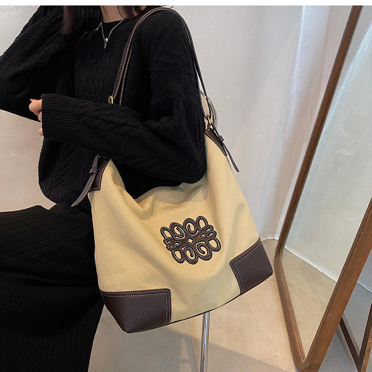 2024 Nuova borsa da donna di grande capacità Borsa da donna autunnale Borsa in tela Instagram Borsa a tracolla singola Borsa a secchiello casual_voghion.com