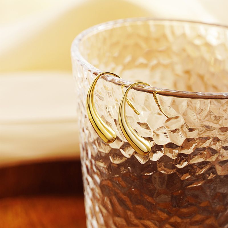 Orecchini a gancio minimalisti in acciaio inossidabile di alta qualità, semplici e di alta qualità, con goccia d'acqua geometrica dal design unico da donna_voghion.com