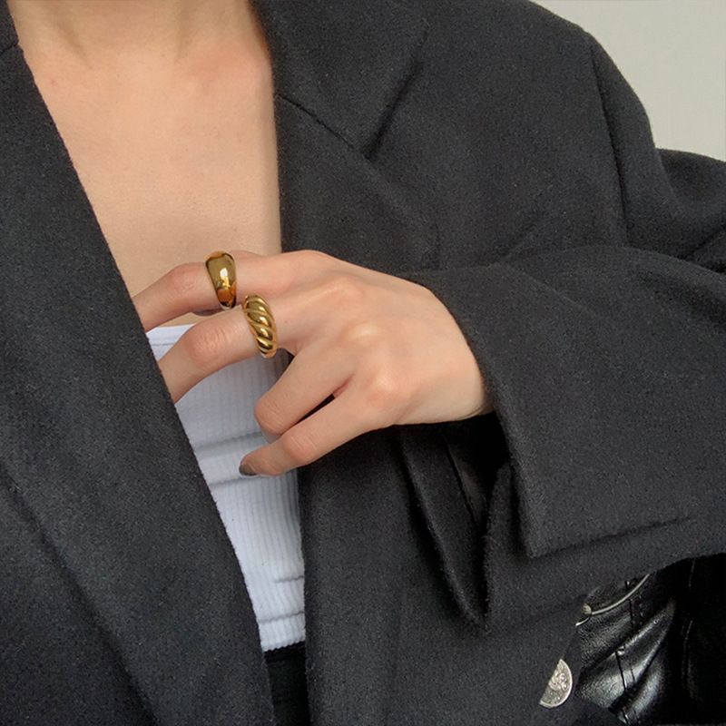 Anello unisex per coppia, in stile minimalista, con superficie liscia e spessa in oro francese, con filetto a baguette, per donne_voghion.com