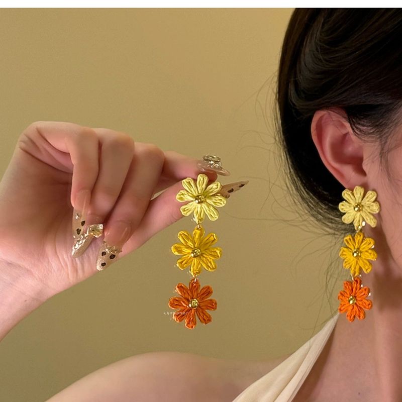Orecchini a spirale antizanzara con nappa lunga in stile foresta di osmanto dorato autunnale, design di nicchia dolce, ganci per orecchini di alta qualità_voghion.com