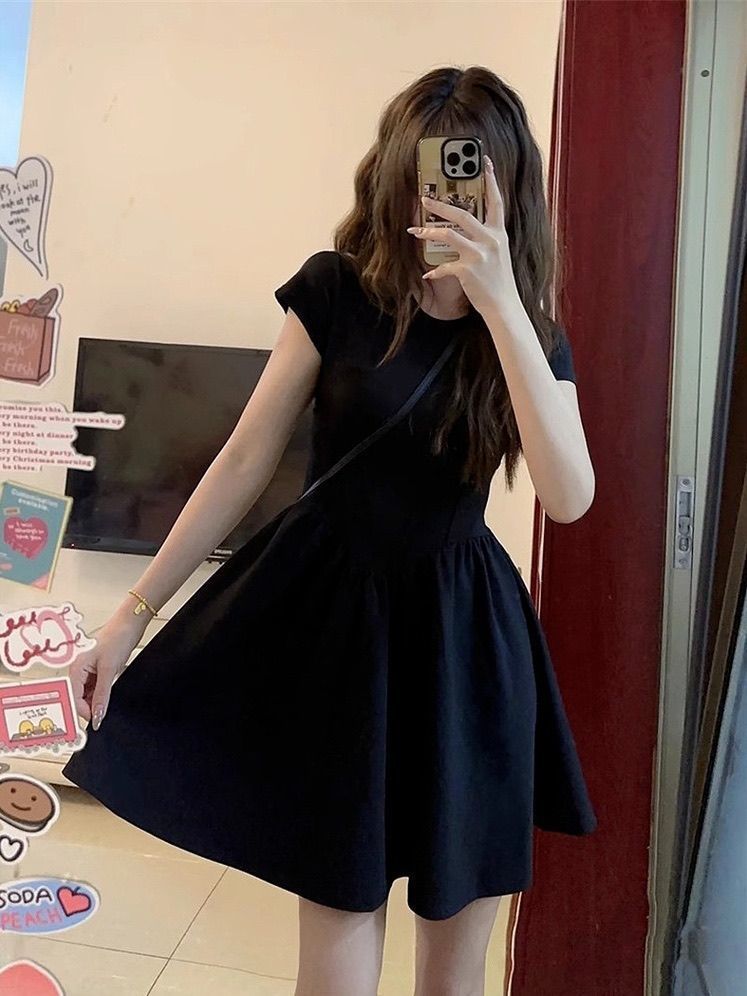 Abito corto snellente in stile francese Hepburn per donna, estate 2025, piccolo e piccolo, nero, con vita snella, antirughe_voghion.com