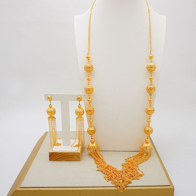 Ensemble de boucles d'oreilles et collier à fleurs plaqué or de Dubaï_voghion.com