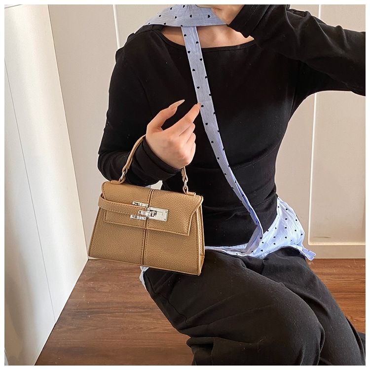 2025 neue einfache Retro-Damentasche Mode lässig Handheld Crossbody kleine quadratische Tasche Pendlertasche_voghion.com