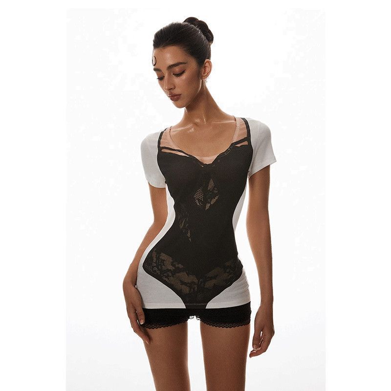 Ensemble deux pièces haut de gamme avec soutien-gorge en arête de poisson, t-shirt à imprimé visuel, leggings à bordure en dentelle, nouvelle collection été_voghion.com