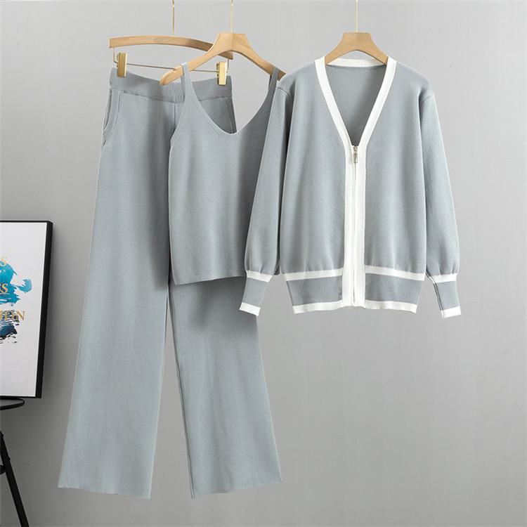 Set di tre pantaloni a gamba larga con cardigan lavorato a maglia sottile da donna_voghion.com
