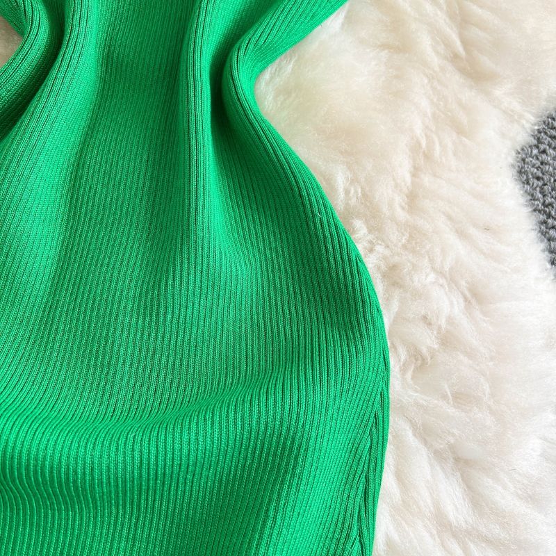Abito da donna in maglia retrò, senza maniche, con scollo rotondo, vestibilità attillata, monopetto, gonna aderente con cintura sui fianchi, lunghezza media_voghion.com