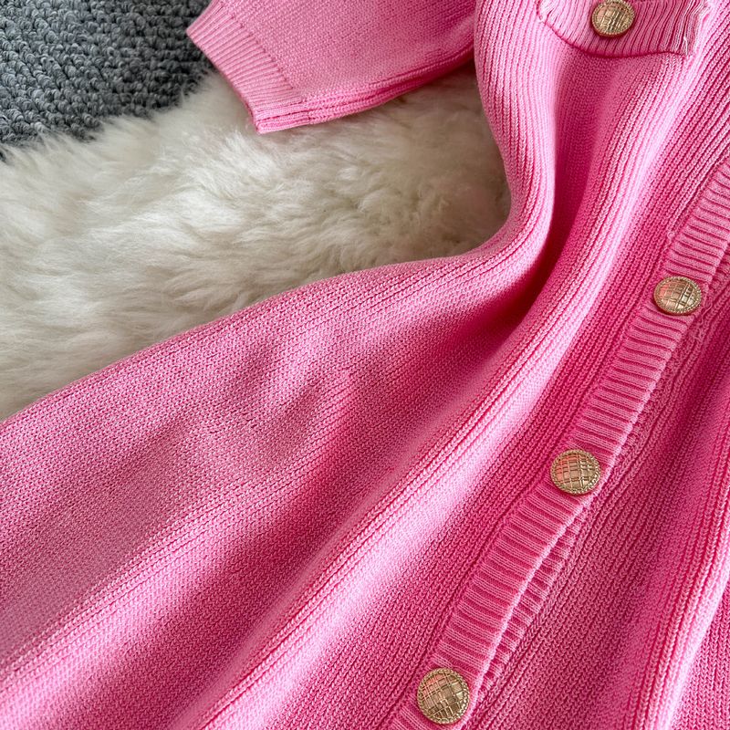 Abito estivo da donna in maglia rosa delicato con scollo rotondo, con fibbia in metallo, aderente, a trapezio, di media lunghezza_voghion.com