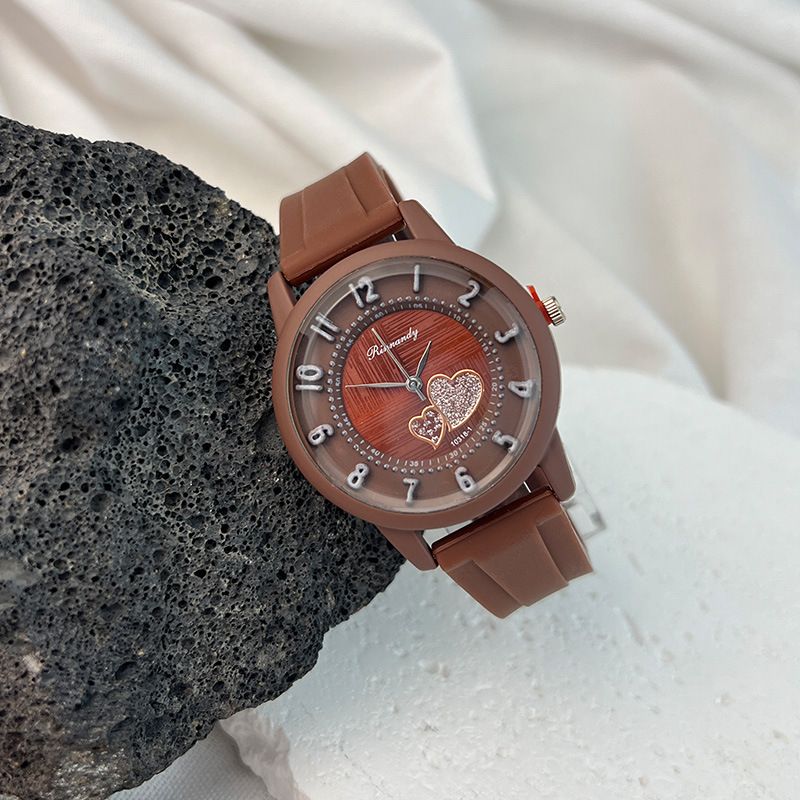 Orologio da donna al quarzo con cinturino in silicone, stile vintage, con scala digitale semplice e cuore, ideale per lavoro quotidiano, compleanno, anniversario, regalo di San Valentino_voghion.com