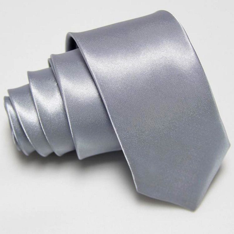 Versione coreana di giovani studentesse che si sposano, testimone dello sposo, colletto alla moda e casual, stretto legato a mano_voghion.com