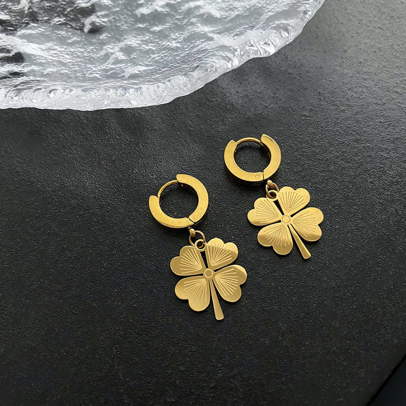 Los pendientes de acero de titanio de gama alta con diseño de nicho y colgante de trébol no se desvanecen en primavera, nuevas joyas de estilo ins_voghion.com