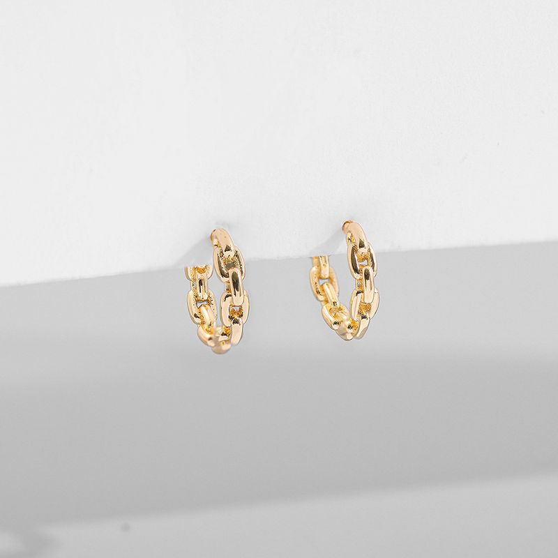 Popular Design Geometric Twisted Earrings Net Celebrity C Shaped Earrings Matte Earrings_voghion.com