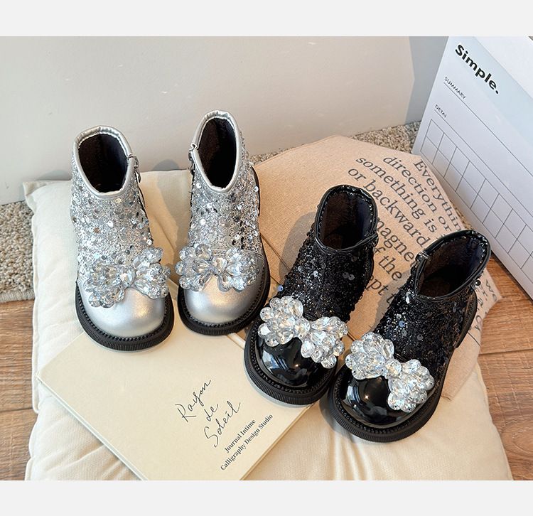 Koreanische Version der kurzen Lederstiefel für Mädchen mit Prinzessinnen-Schleife, neue Martin-Stiefel mit weicher Sohle für den Herbst 2024_voghion.com