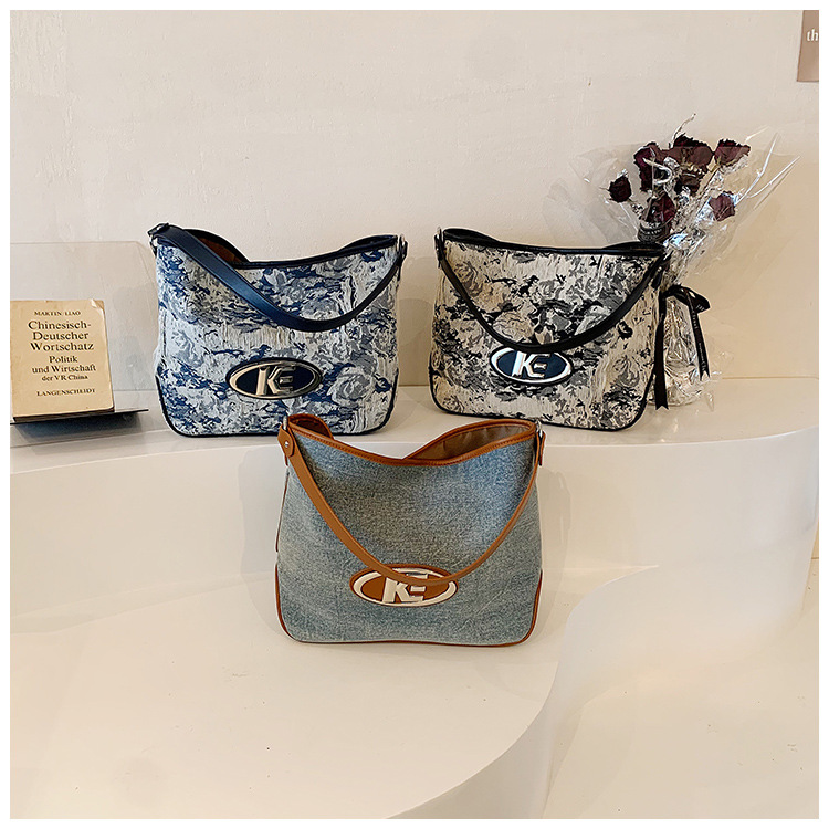 Nuova borsa a tracolla con lettera di fascia alta Borsa tote in tela stile esplosivo transfrontaliero Borsa da donna diagonale di grande capacità borsa sotto le ascelle_voghion.com