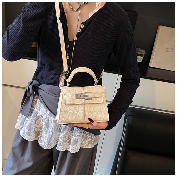 2025 neue einfache Retro-Damentasche Mode lässig Handheld Crossbody kleine quadratische Tasche Pendlertasche_voghion.com