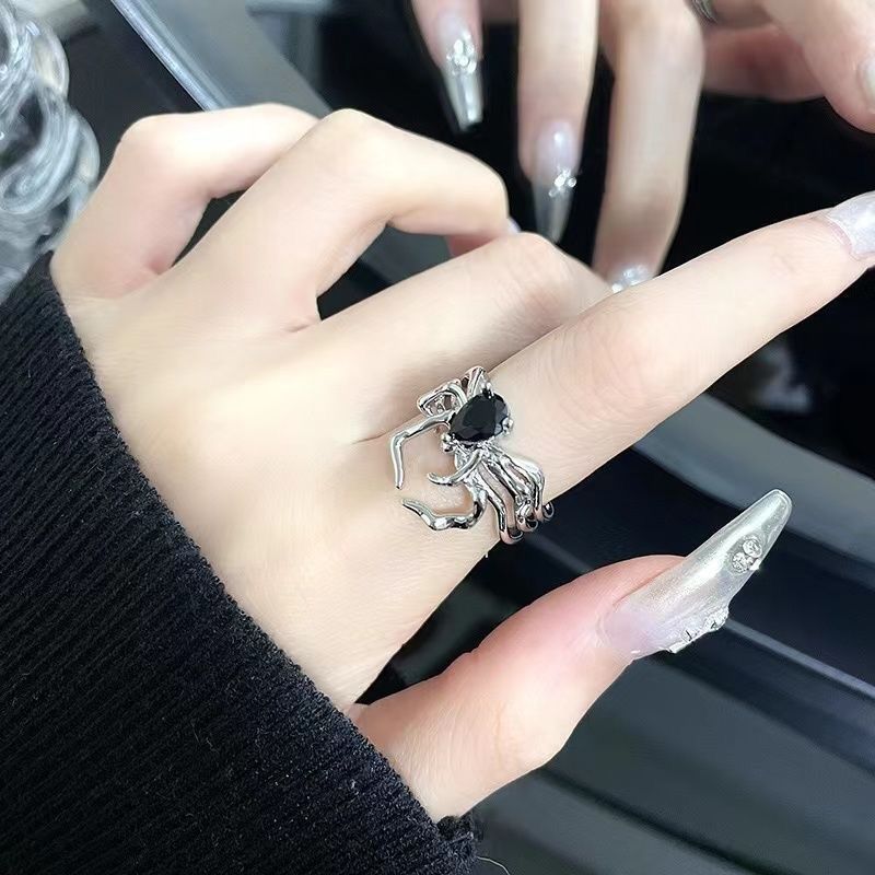 Anello con chiodo a forma di ragno, in stile retrò scuro, con gemma nera, design di nicchia, anello aperto in stile freddo di alta qualità_voghion.com