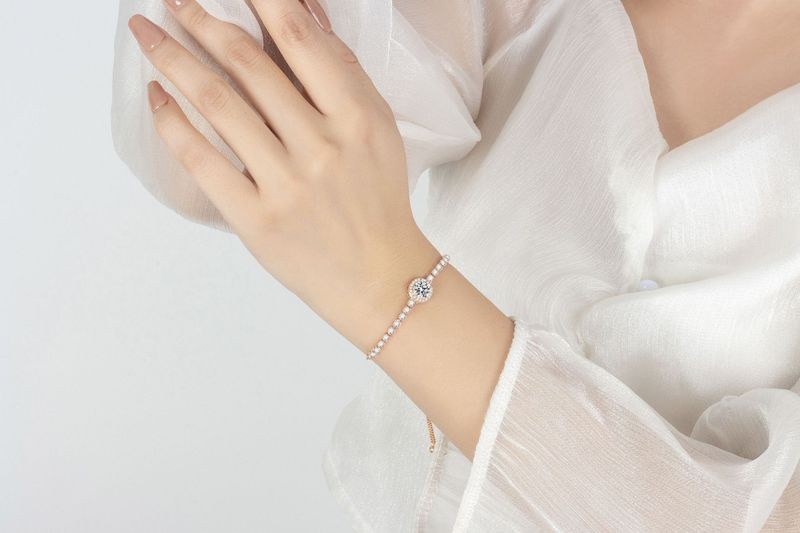 Minimalist Sweet Light Luxury Exquisite Advanced Round Zircon Bracelet Fashionable Girls Niche Hand Jewelry Pull Out Series_voghion.com