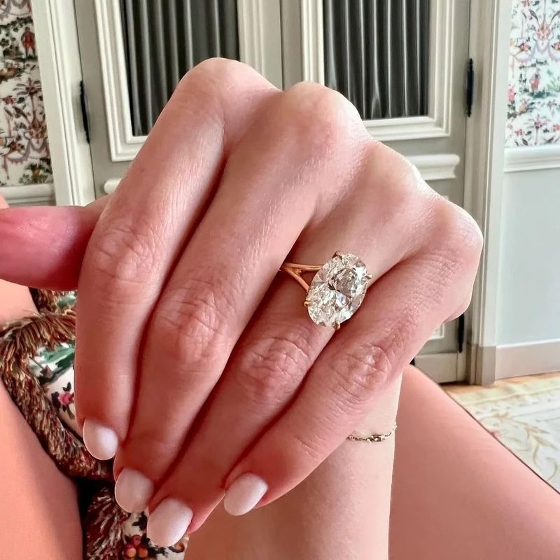 Hochwertiger, vielseitiger, eleganter, funkelnder ovaler, minimalistischer Stil-Zeigefingerring im Taubenei-Stil_voghion.com
