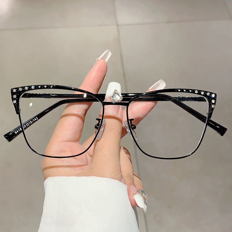Nuovi occhiali da sole Cat Eye di alta qualità tempestati di diamanti anti-blu con aspetto semplice e naturale, famosi occhiali da sole piatti su Internet_voghion.com
