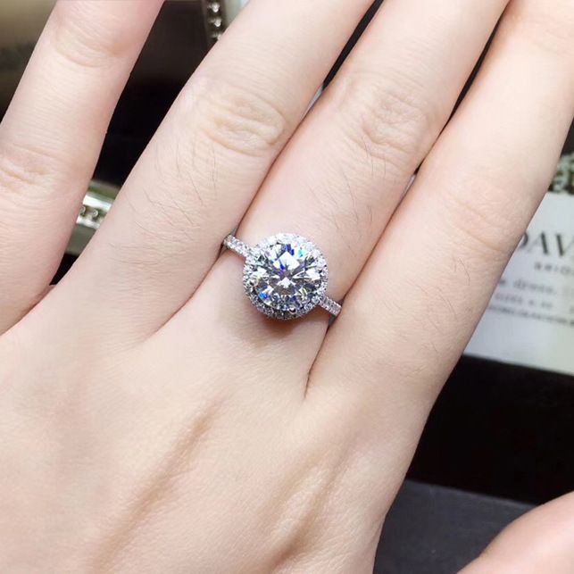 Novo anel de moissanita redondo elegante e requintado de um quilate aberto para mulheres, com zircônia cúbica e zircônia cúbica ajustável_voghion.com