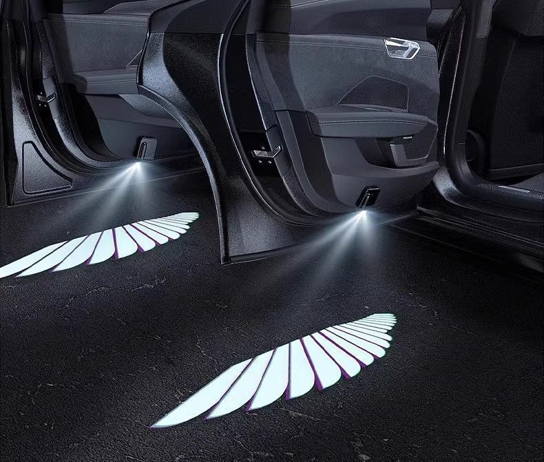 Luce di benvenuto da pavimento con proiezione ad ala d'angelo, decorazione d'interni, senza cablaggio, sensore di apertura portiera auto_voghion.com