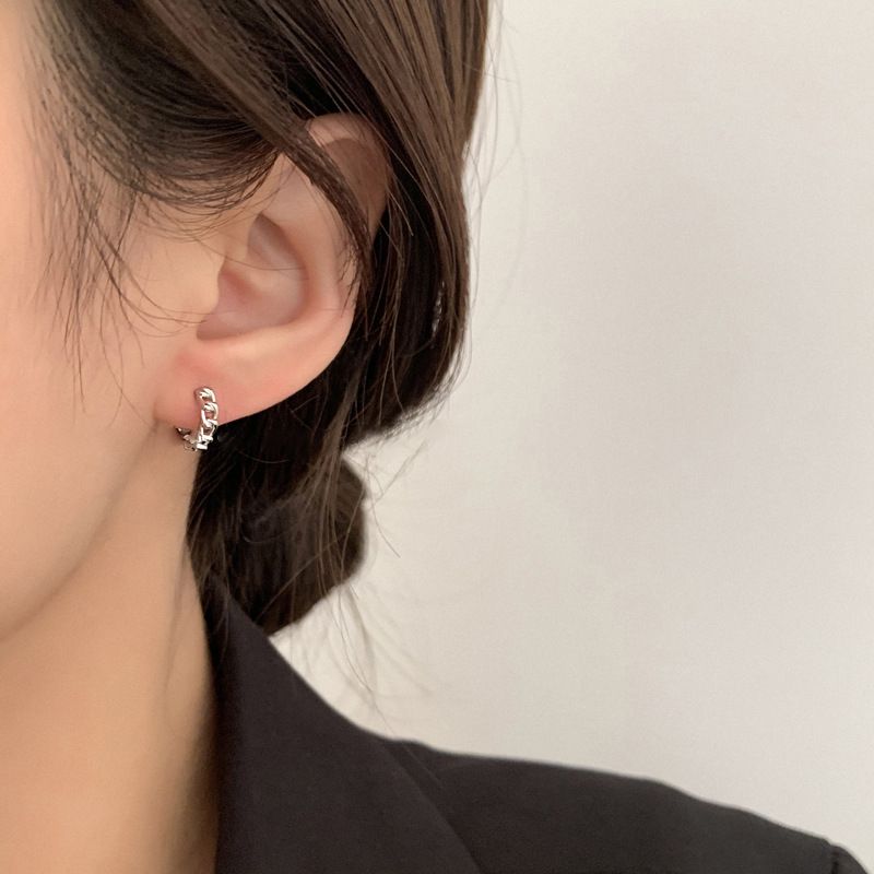 Retro niche chain earrings for women, simple and small temperament, cold style earrings, 2023 new trendy earrings and earrings_voghion.com