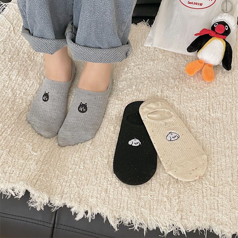 Chaussettes invisibles brodées chat mignon pour femmes et hommes - Chaussettes basses invisibles en coton respirant avec adhérence antidérapante pour un usage quotidien_voghion.com
