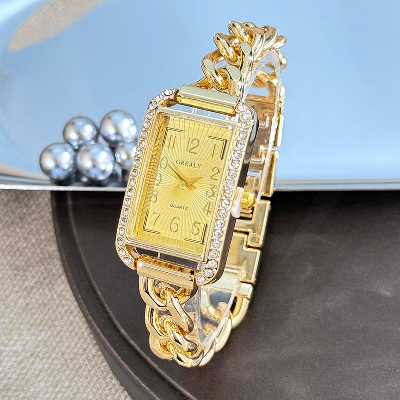 Orologio da donna di alta gamma con quadrante quadrato intarsiato in stile inglese, squisito, con catena di moda_voghion.com
